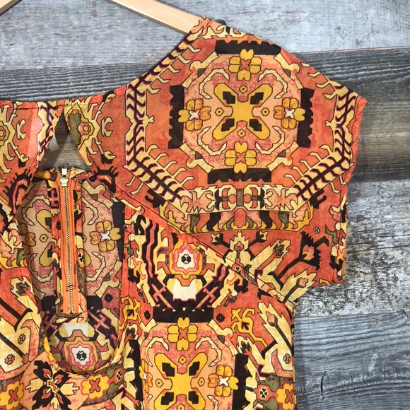 Truth | Aztec Print Top | M
” - Picture 4 of 8